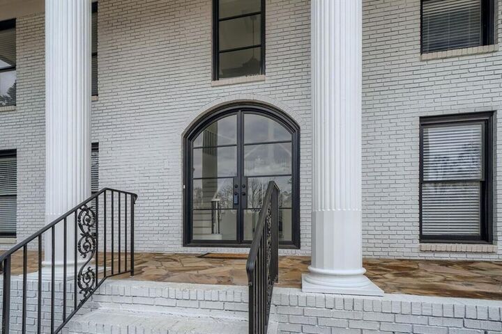 Property Photo: 425 Ferry Landing GA 30328