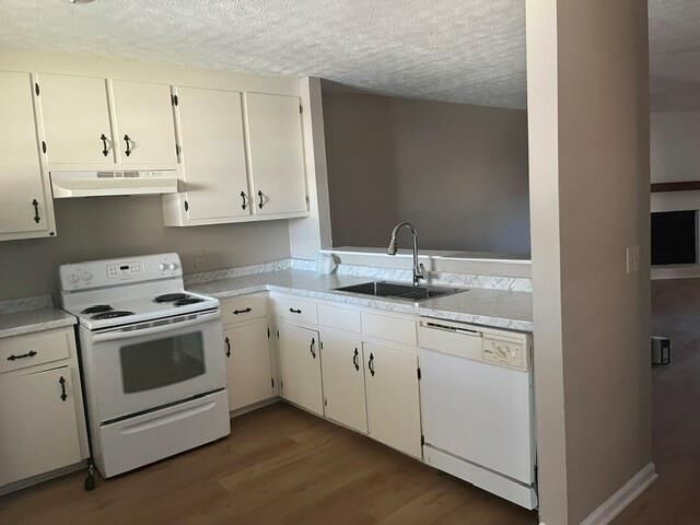 Property Photo: 1290 Knoll Court NW B GA 30012