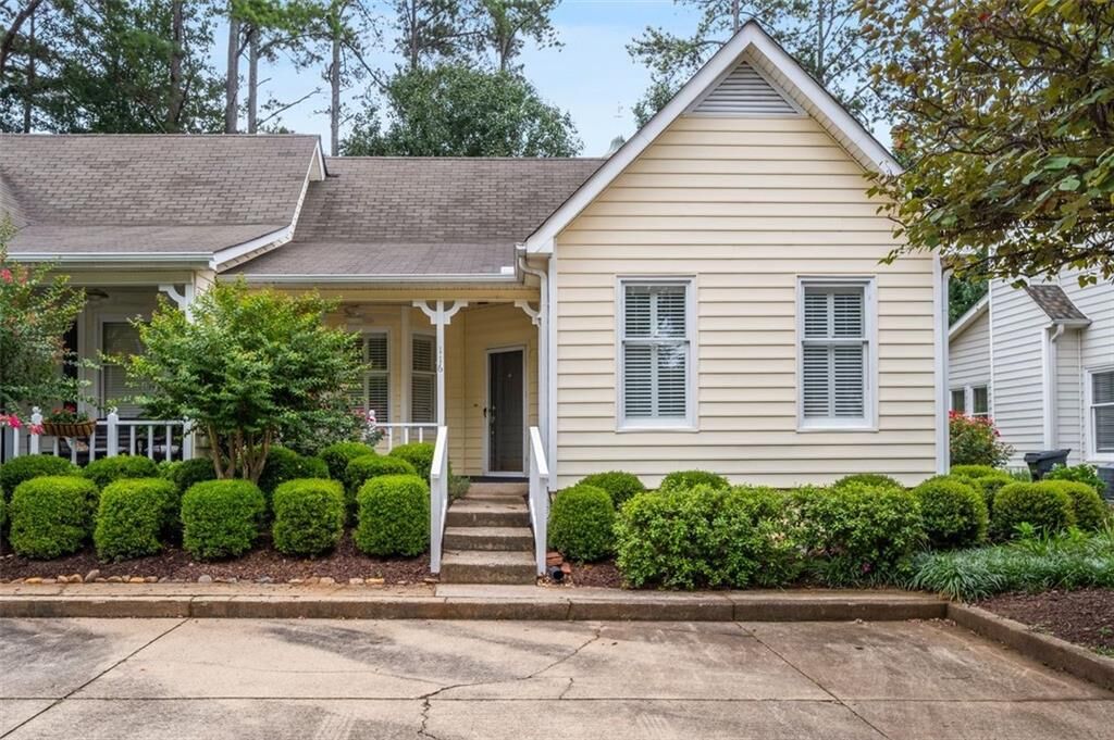 Property Photo: 116 Victoria Way GA 30075