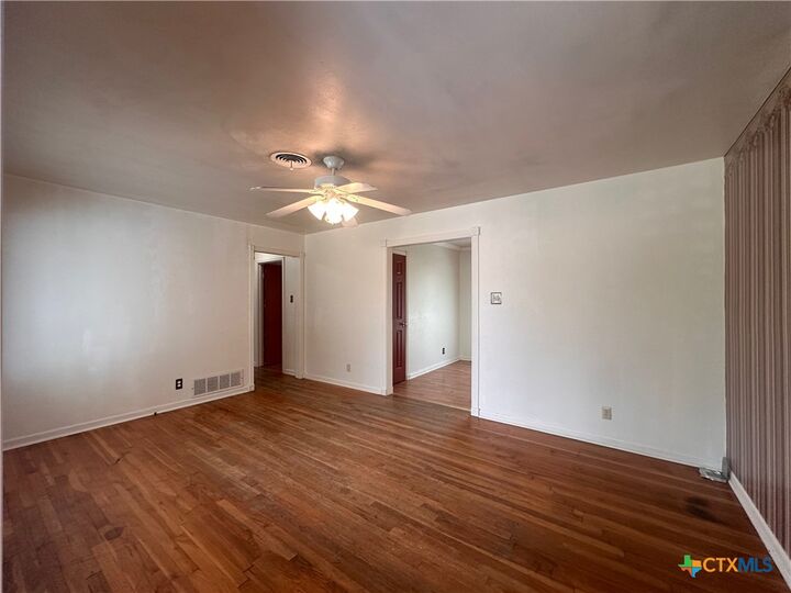 Property Photo: 1306 Duval Drive TX 76541