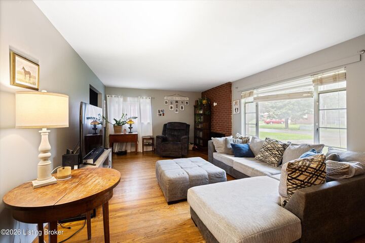 Property Photo: 4313 Naneen Dr KY 40216