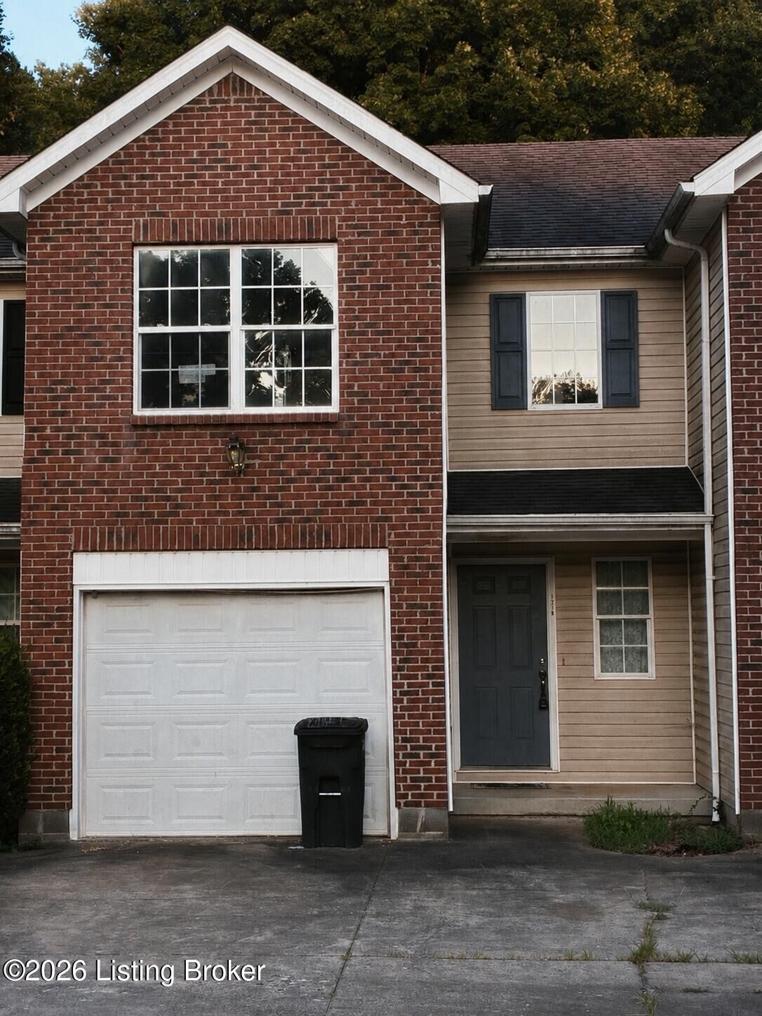 Property Photo: 121 Ashberry Dr B KY 40004