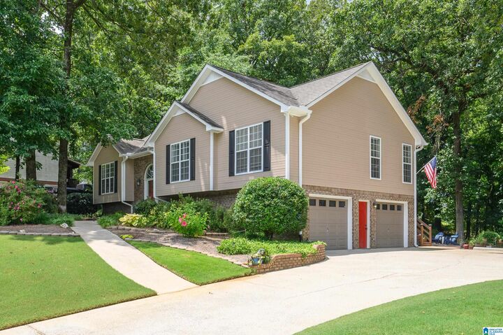 Property Photo: 104 Forest Hills Circle AL 35007