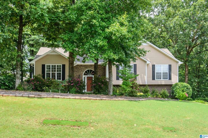 Property Photo:  104 Forest Hills Circle  AL 35007 