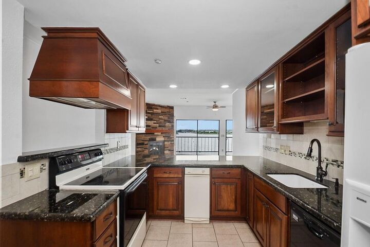 Property Photo:  401 Lakeside Lane 311  TX 77058 