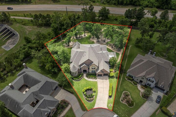 Property Photo: 10 Coronet Ridge Court TX 77375