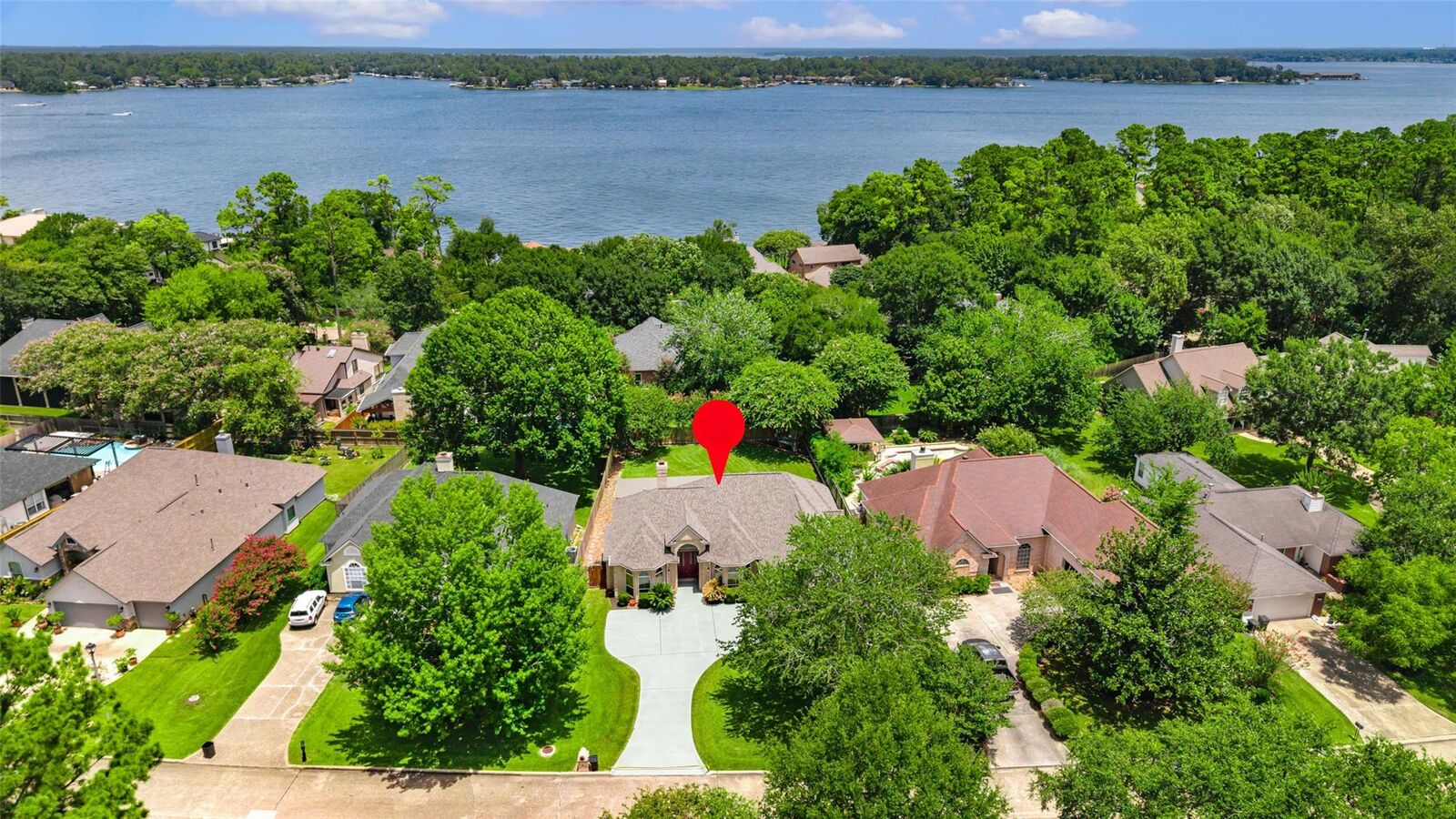 Property Photo: 129 April Point Place TX 77356