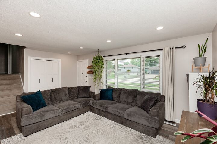 Property Photo:  614 SE 8th Street  IA 50021 