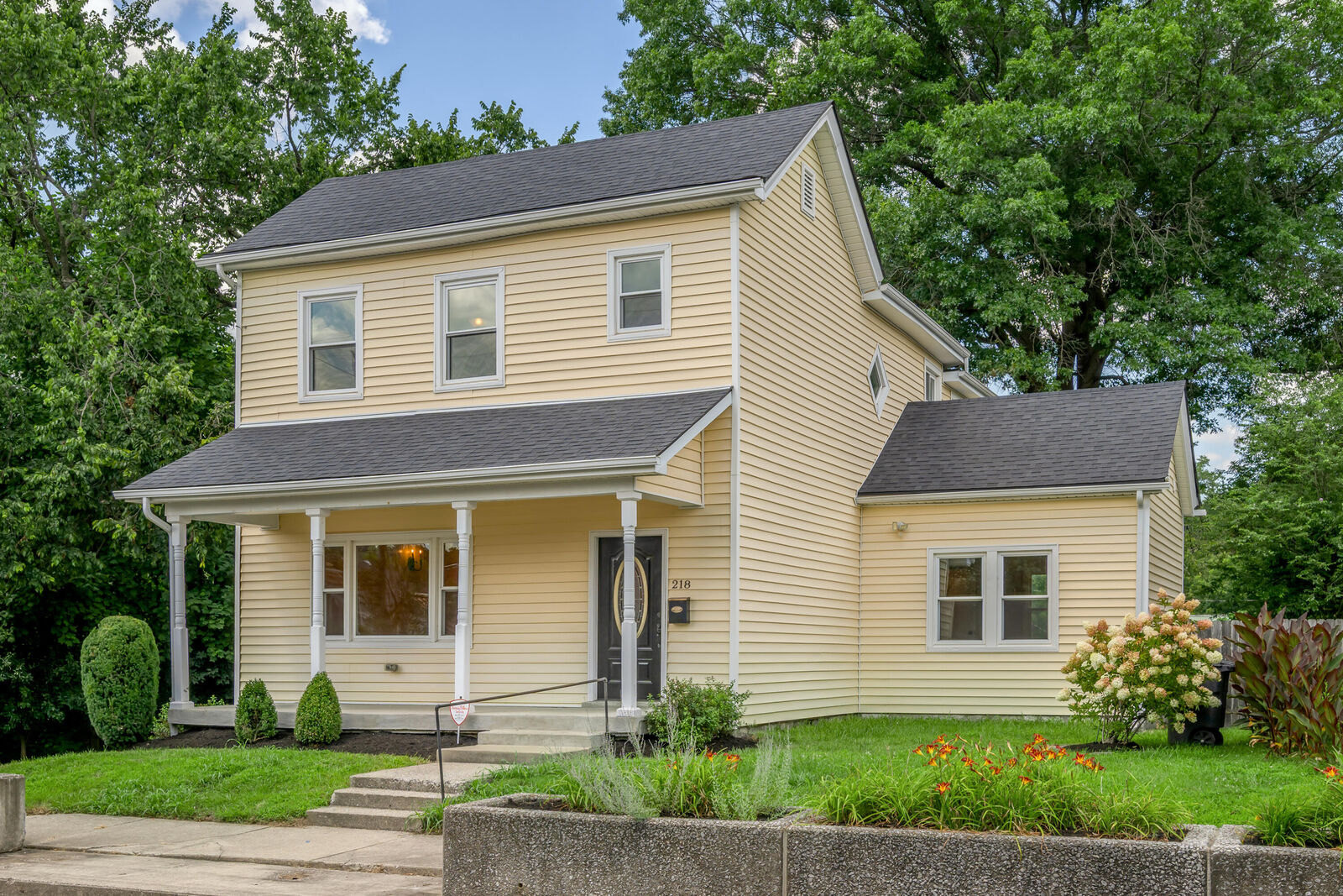 Property Photo: 218 E Second Street KY 40601