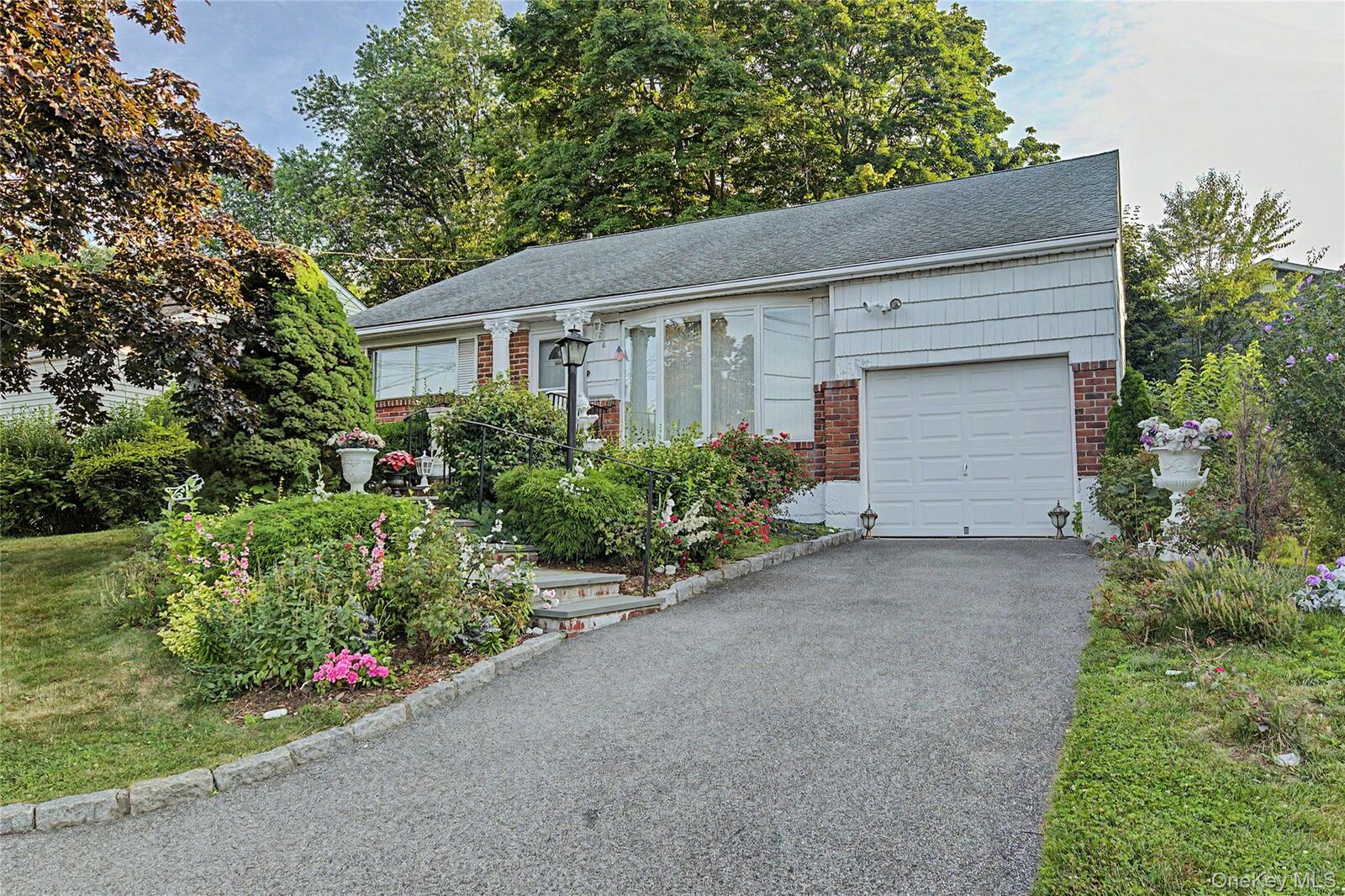 Property Photo:  6 Westwind Road  NY 10710 