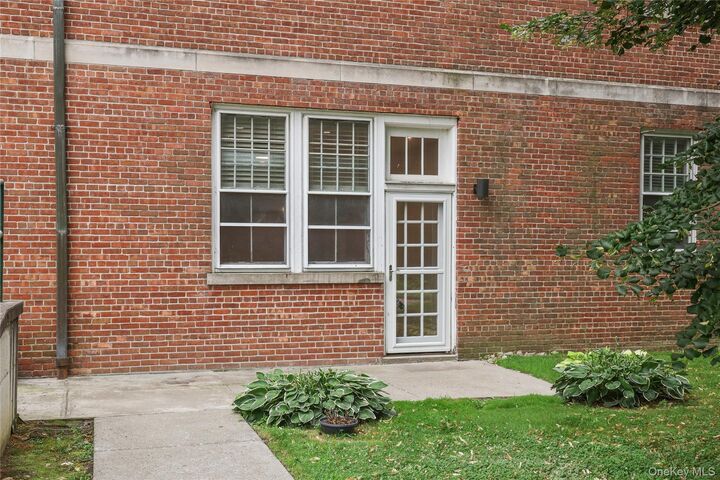 Property Photo:  1403 Villa At The Woods 1403  NY 10566 