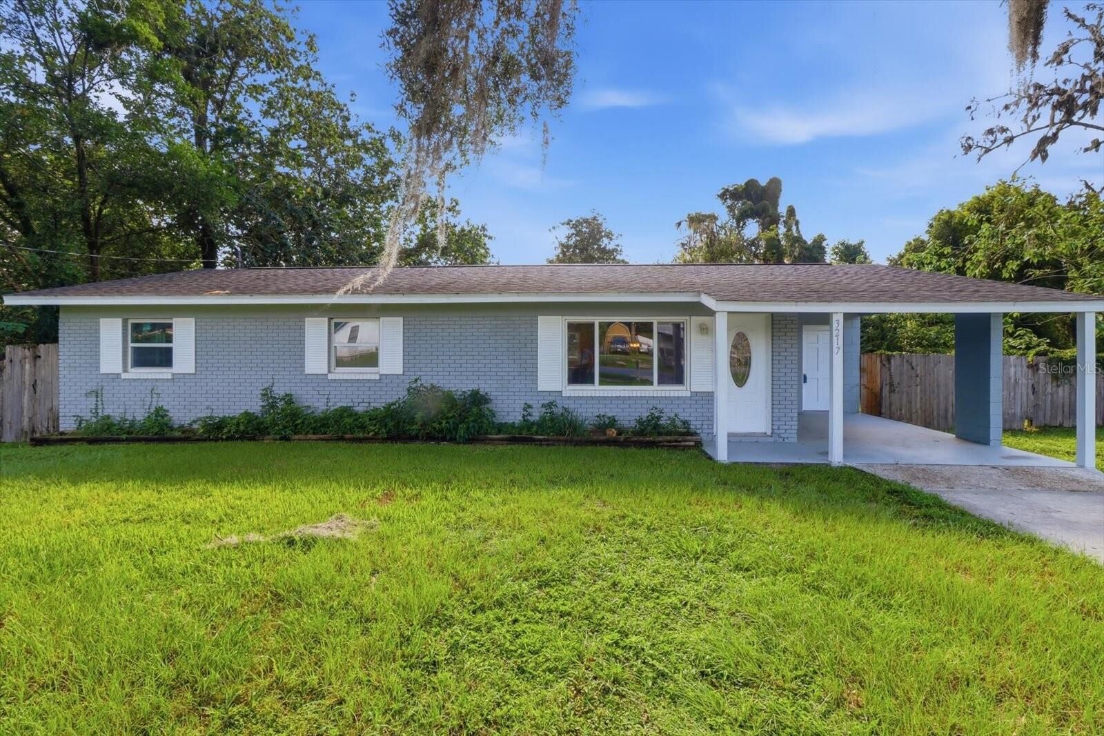Property Photo: 3217 NE 14th Avenue FL 34479