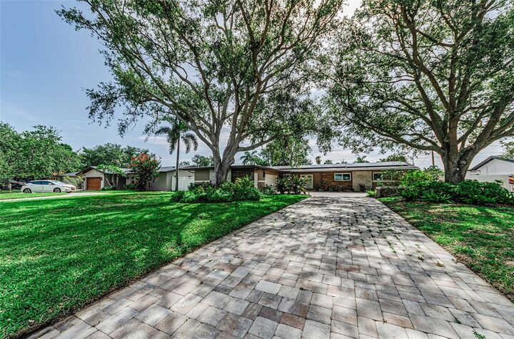 Property Photo:  861 Rafael Boulevard NE  FL 33704 