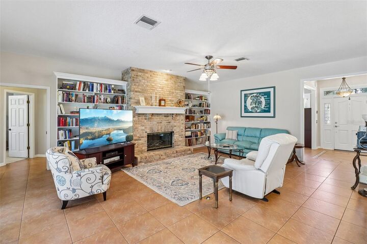 Property Photo: 1616 Regal Cove Court FL 34744