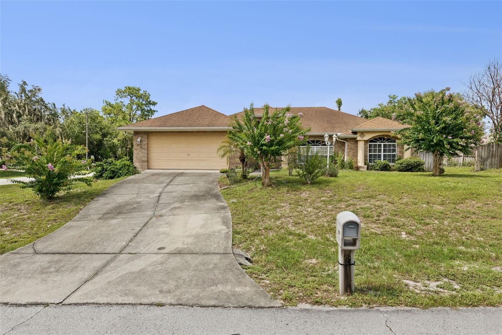 Property Photo: 2270 Carson Lane FL 32738