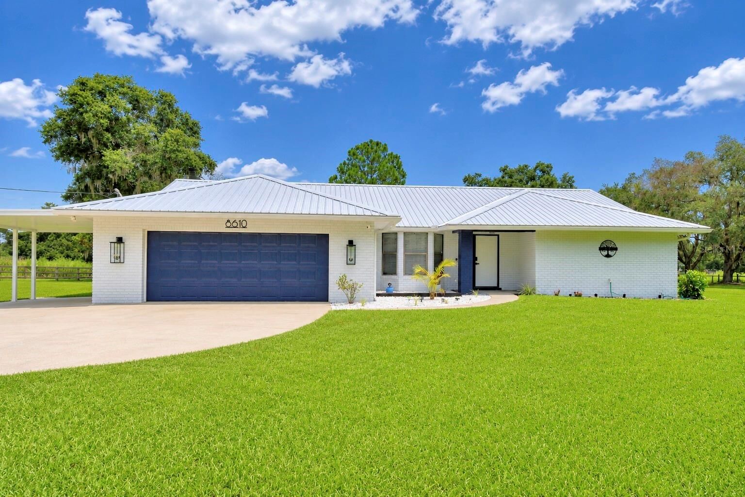Property Photo: 8610 State Road 33 N FL 33809
