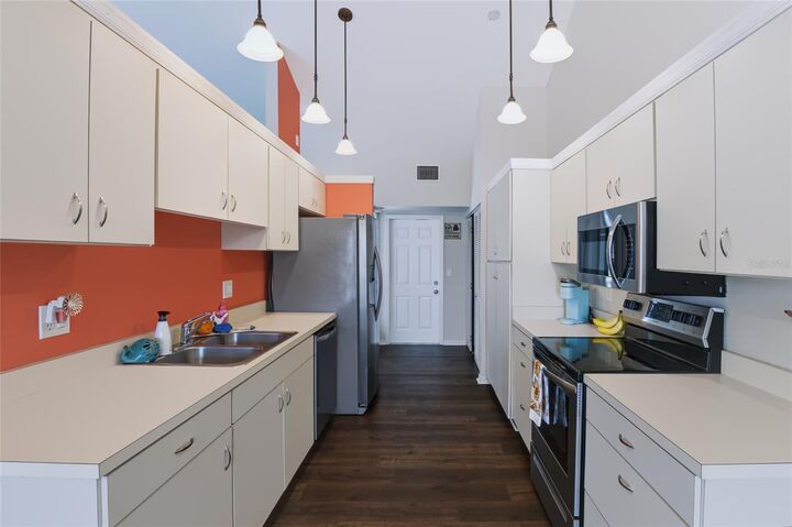 Property Photo: 34007 Sabal Way FL 34788