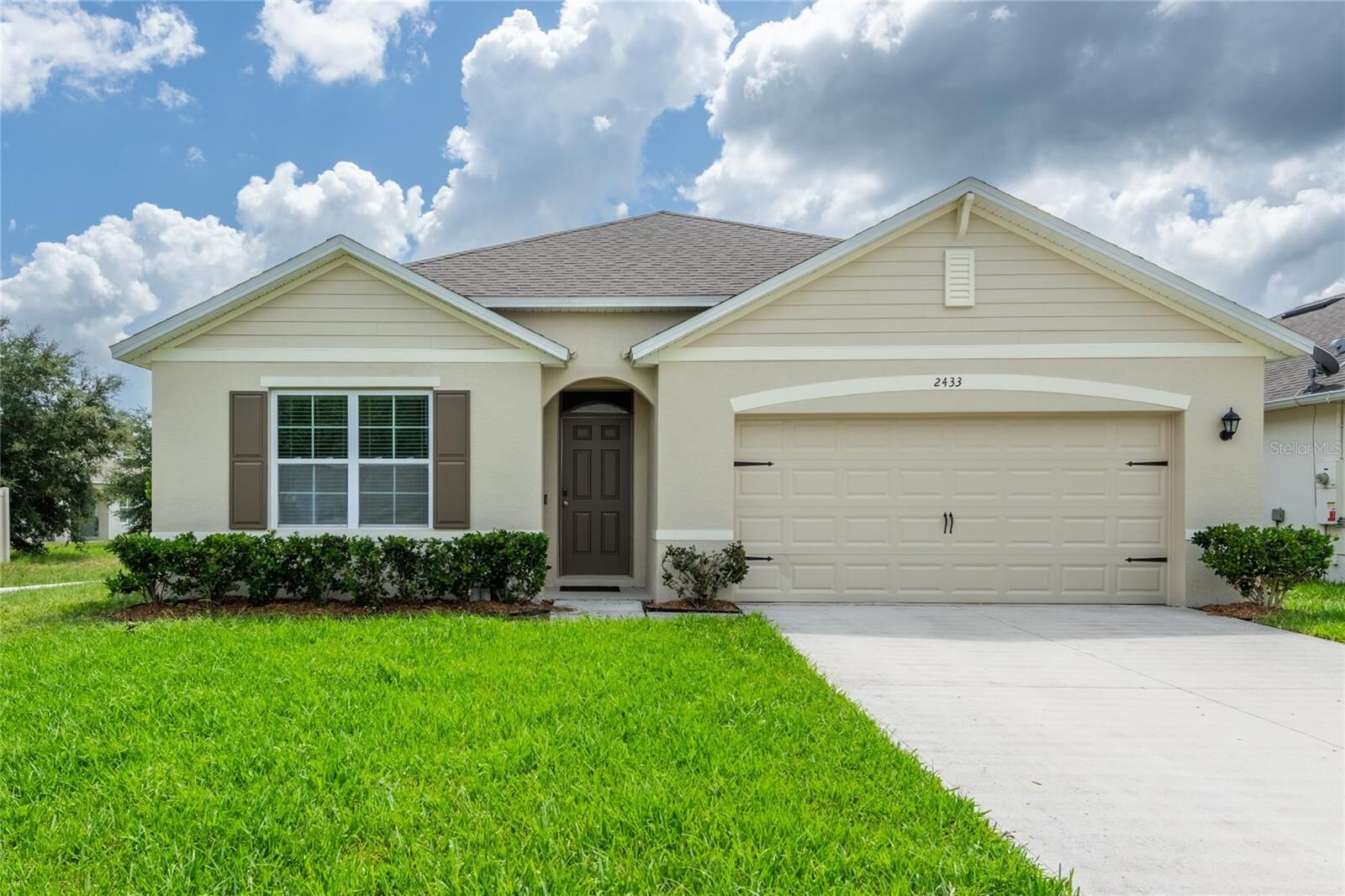 Property Photo: 2433 White Poppy Drive FL 34747