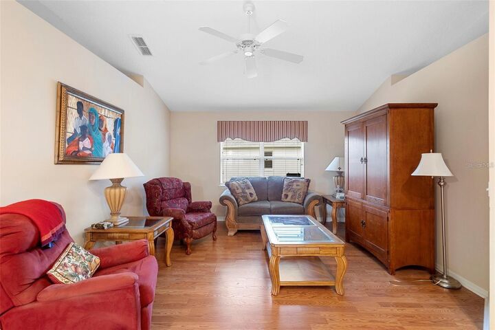 Property Photo: 713 Mountain Ash Way FL 32725