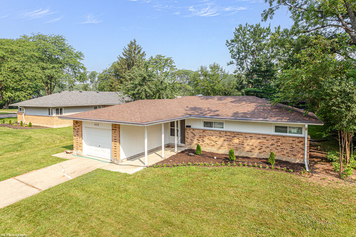 Property Photo: 560 Lakewood Boulevard IL 60466