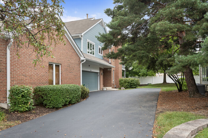 Property Photo: 1545 N Courtland Drive IL 60004