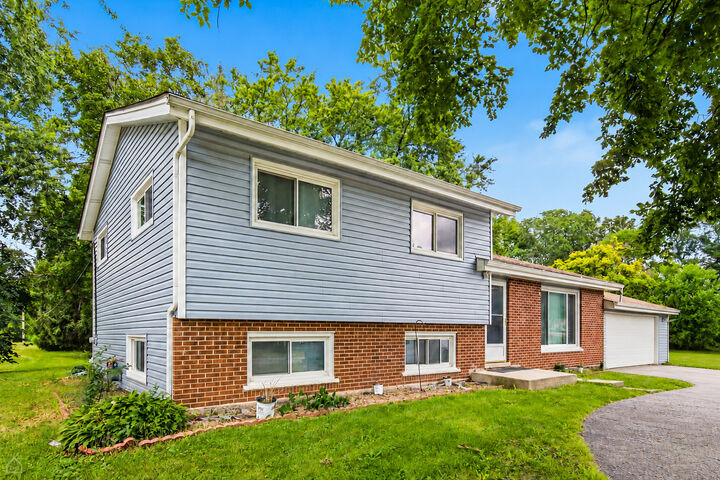 Property Photo:  1352 Glen Ellyn Road  IL 60139 