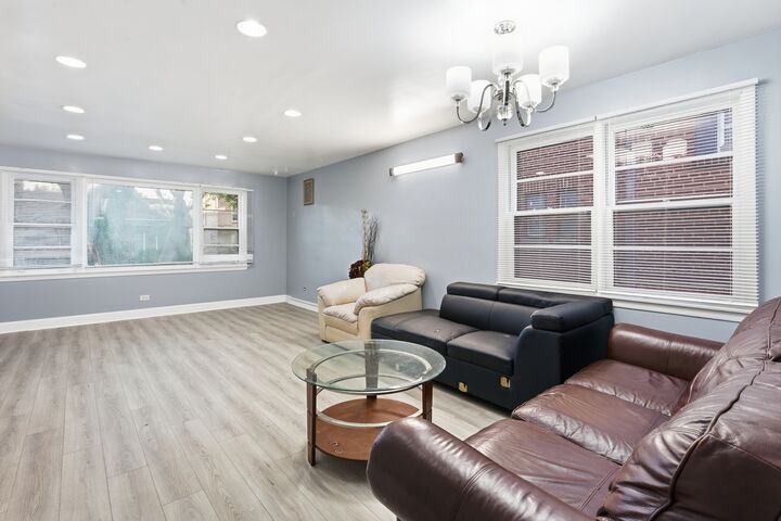 Property Photo: 2507 W Coyle Avenue IL 60645
