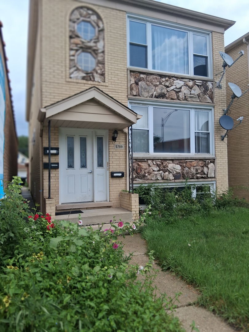 Property Photo:  5789 N Elston Avenue  IL 60646 