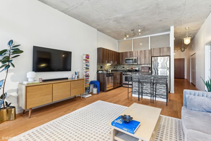 Property Photo: 235 W Van Buren Street 4219 IL 60607