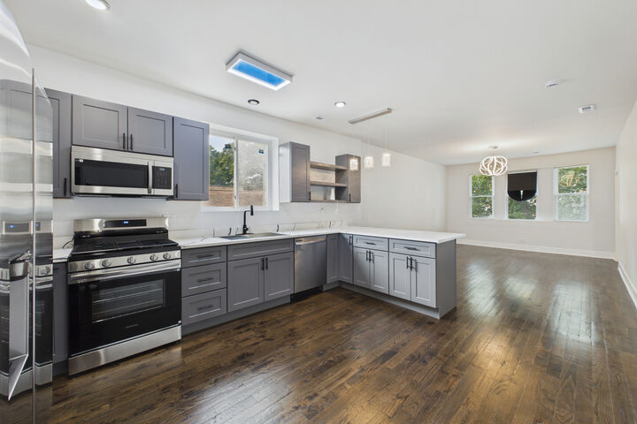 Property Photo: 7919 S Ellis Avenue 3 IL 60619