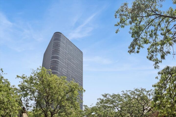 Property Photo: 5415 N Sheridan Road 3407 IL 60640