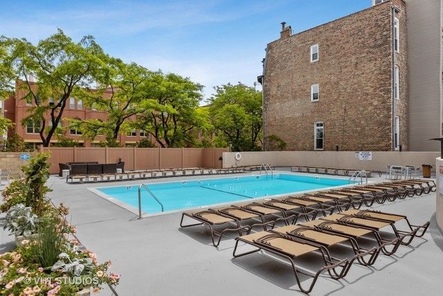 Property Photo: 1660 N La Salle Drive 210 IL 60614