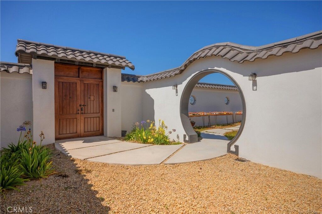 Property Photo: 2084 Westhampton Drive CA 93420
