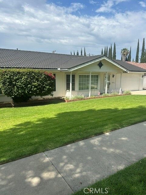Property Photo:  415 E Kendall Street  CA 92879 