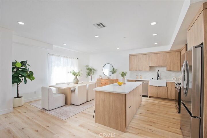 Property Photo: 542 N Serrano Avenue CA 90004