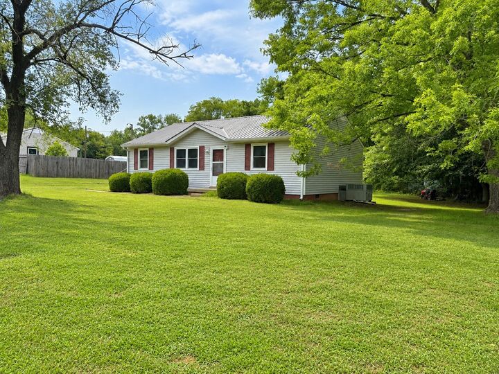 Property Photo:  307 Barkwood Dr  TN 37040 