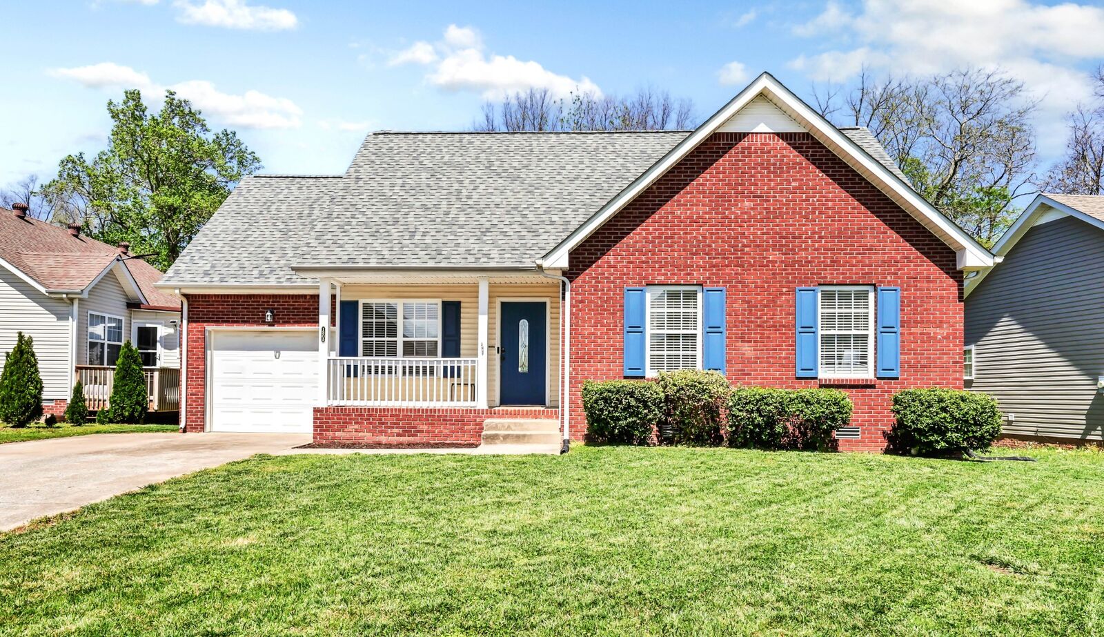 Property Photo: 1305 Southwood Ct TN 37042