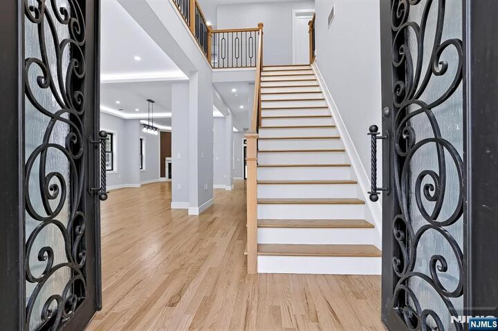 Property Photo:  49 N Glenwood Drive  NJ 07621 