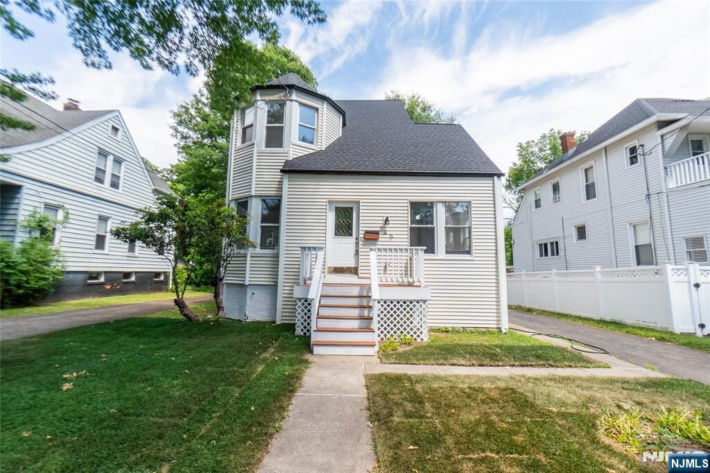 Property Photo:  245 Elm Avenue  NJ 07603 