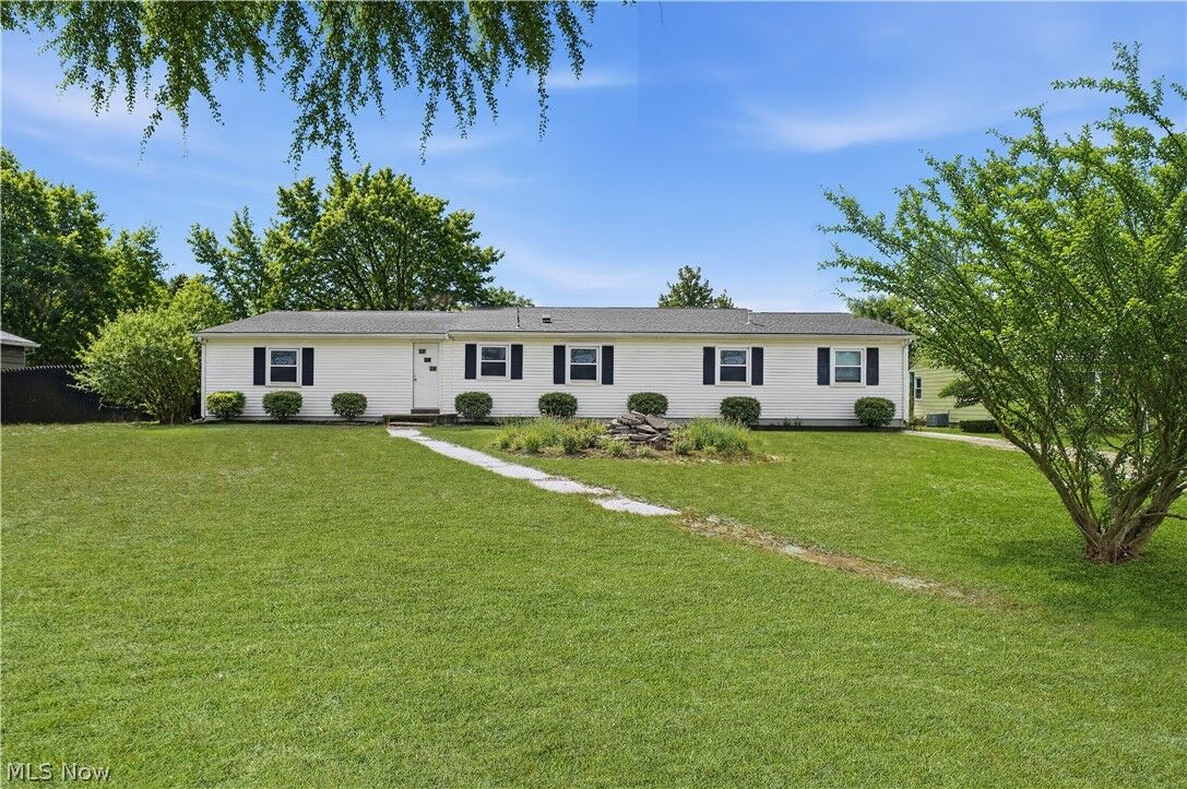 Property Photo:  5173 Palmyra Road SW  OH 44481 