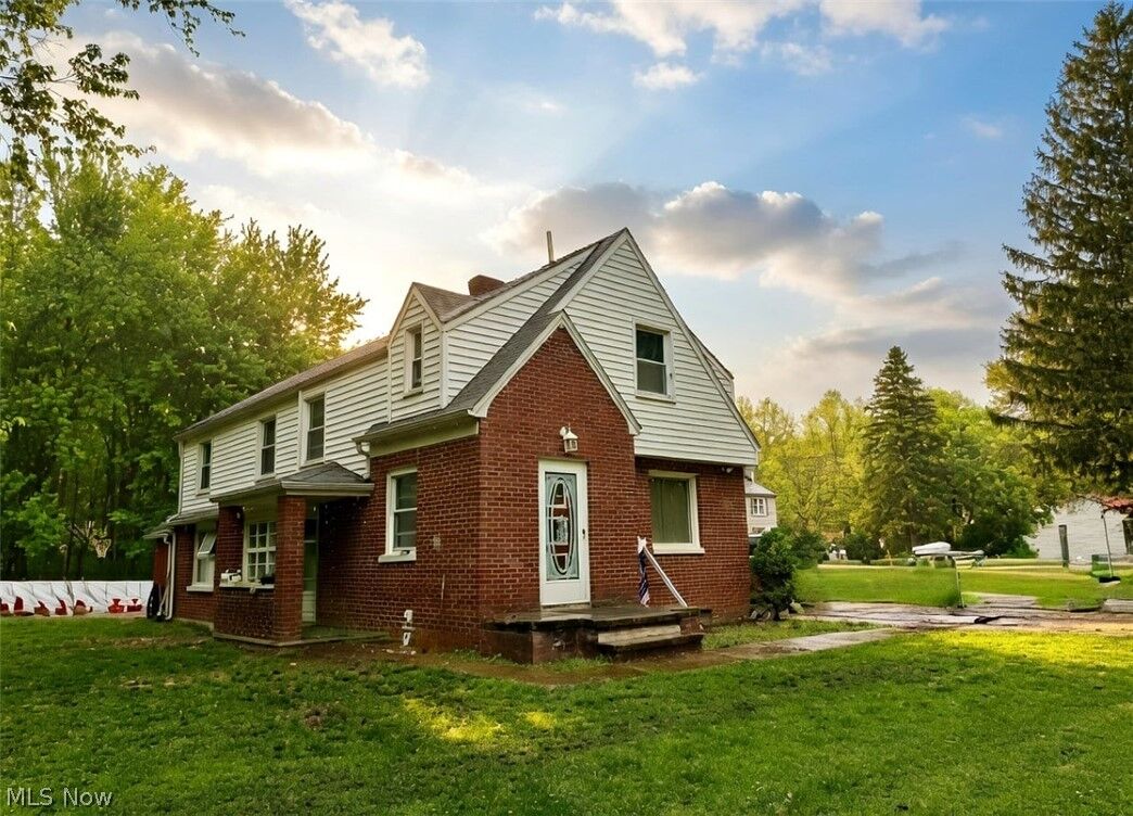 Property Photo: 557 North Avenue OH 44041