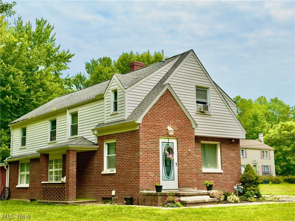 Property Photo:  557 North Avenue  OH 44041 