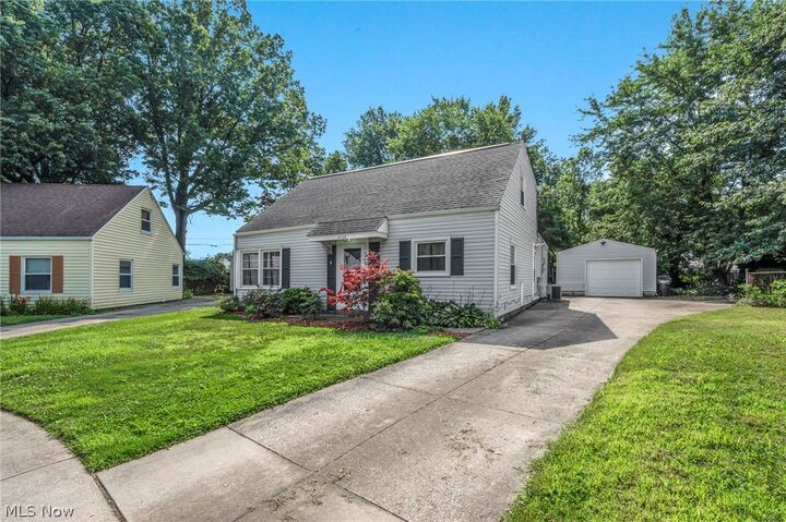 Property Photo: 2139 Suncrest Circle OH 44221