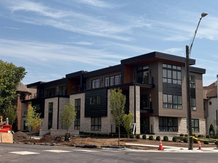 Property Photo: 150 Broadway Avenue S 2B MN 55391