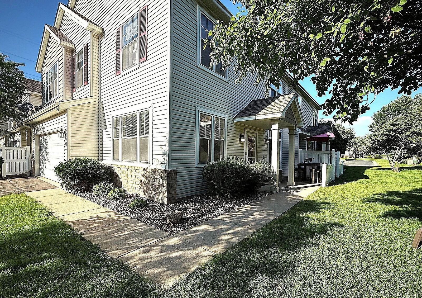 Property Photo:  868 Princeton Avenue  MN 55379 