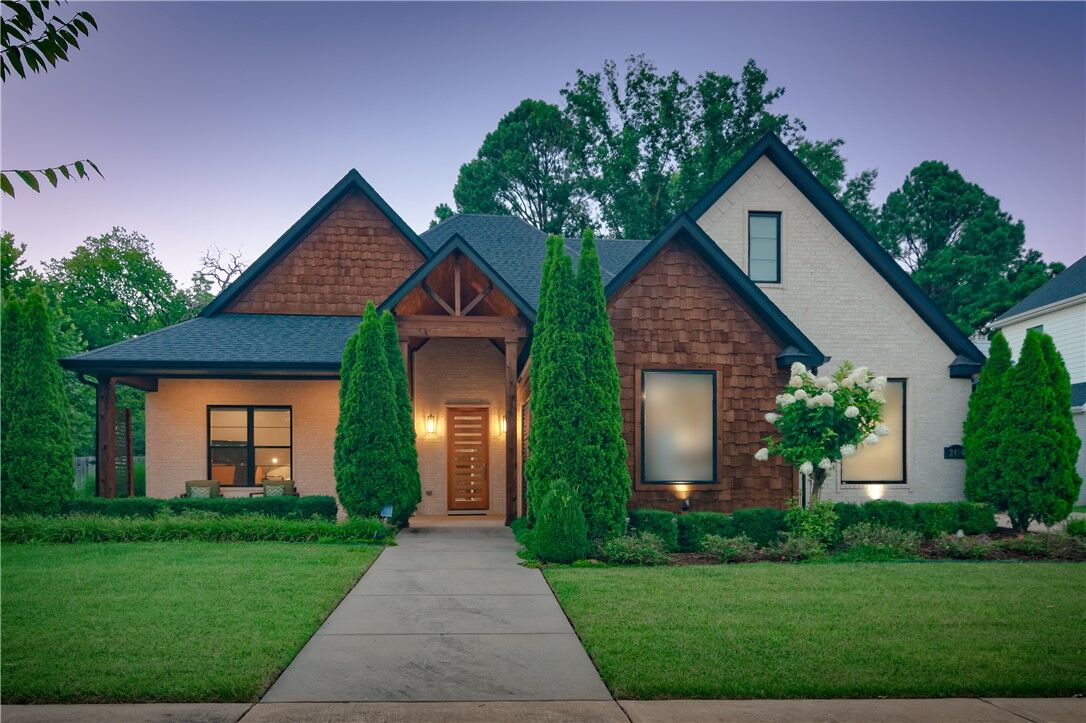 Property Photo:  2414 E Absolute Street  AR 72701 