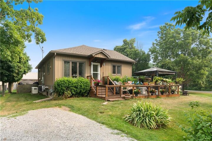 24 Lakeview Crescent — photo 1