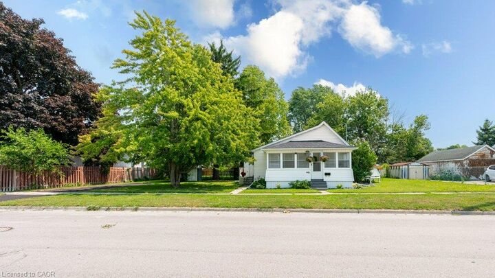 Property Photo: 461 Selkirk Street ON N8A 3X9