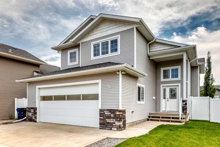 Property Photo: 38 Cambridge Close AB T4M 0A3
