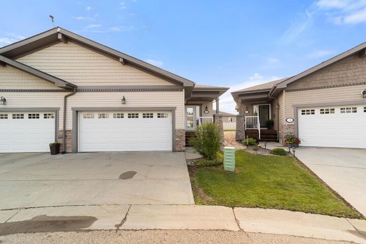 Property Photo: 5021 34 Avenue 12 AB T4V 5G2